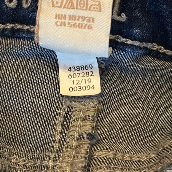 Justice Juniors 16 Faded Stretch 4.5” Inseam Altered Raw Hem Denim Jean Shorts - Picture 6 of 7